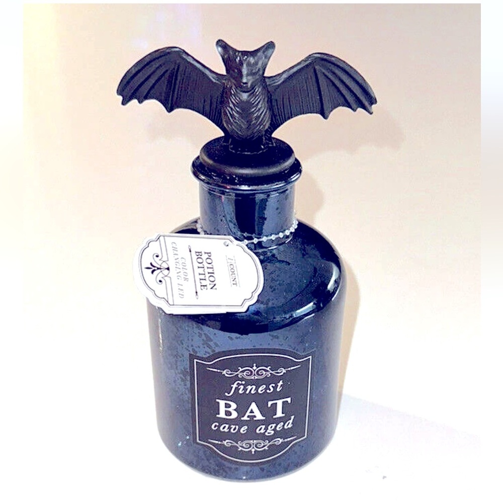NEW TARGET HALLOWEEN 2023 BLUE GLASS BAT LED LIGHT UP POTION APOTHECARY BOTTLE